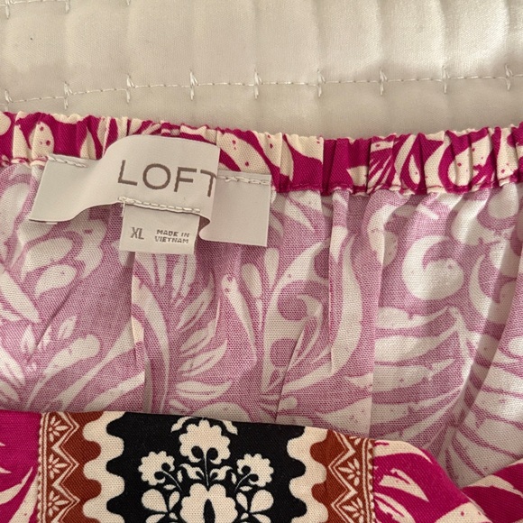 LOFT Pink and Black Floral Blouse NWOT - Picture 2 of 5